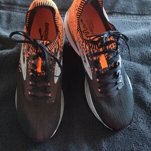 Men's Athletic Shoes Brooks Ricochet Black and Orange Athletic Shoes